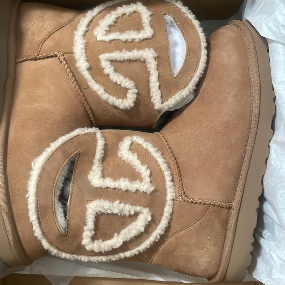 WOMENS UGG X TELFAR LOGO BOOTS COLOR CHESTNUT